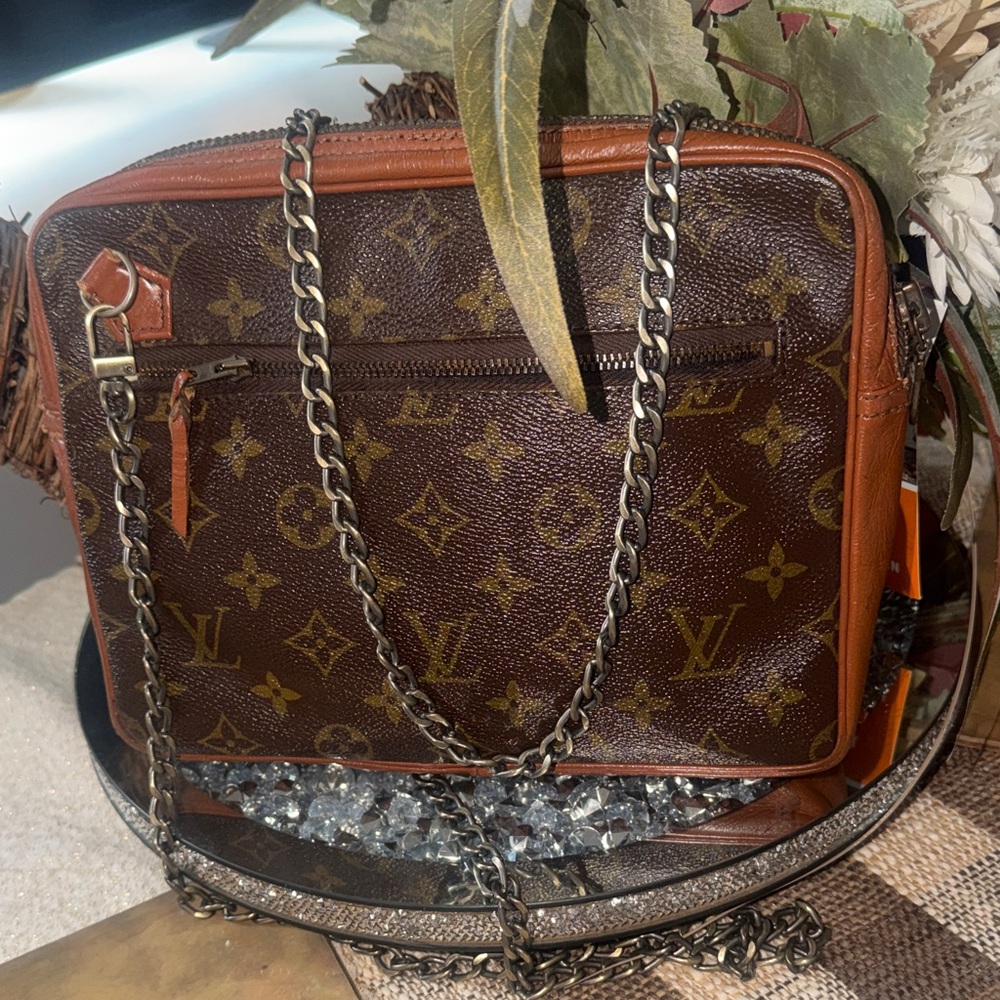 💯 Authentic Louis Vuitton Monogram Canvas Chain Shoulder Bag - Brown/Gold Trim - Picture 4 of 10
